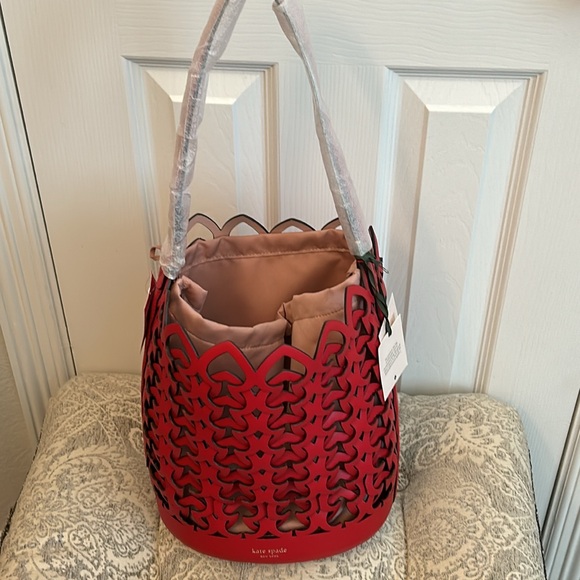 Kate Spade Dorie Medium Bucket handbag in hot chili red genuine leather - Picture 2 of 11